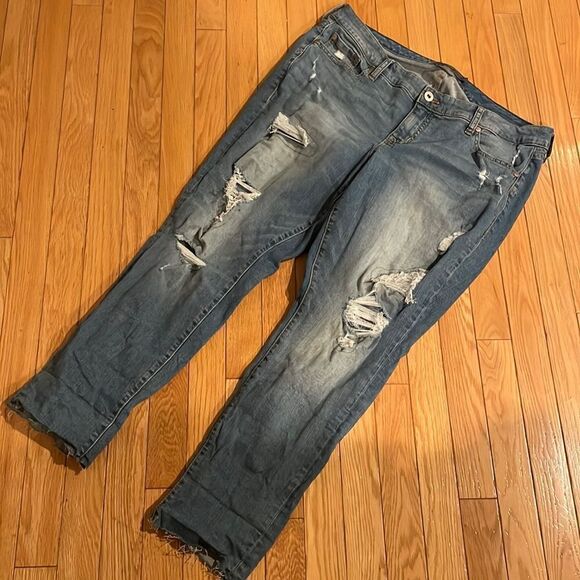 Torrid Vintage Stretch Crop Boyfriend Jeans 🌻 - Picture 1 of 8